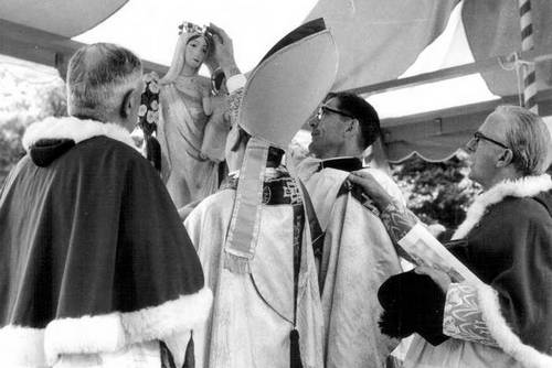 1965 Crowning of New Statue